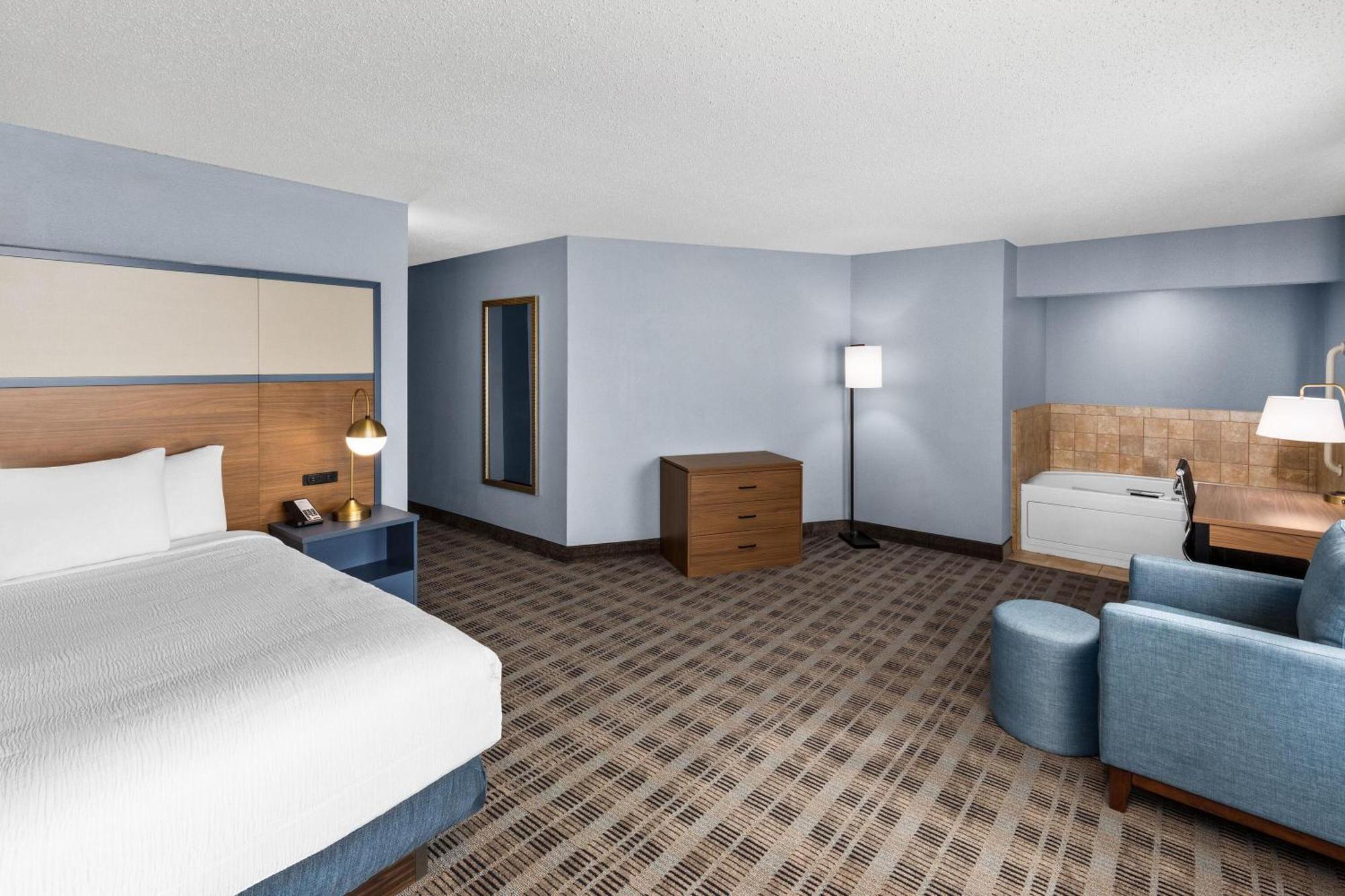 Premier King Studio Suite Jetted Tub Non-Smoking