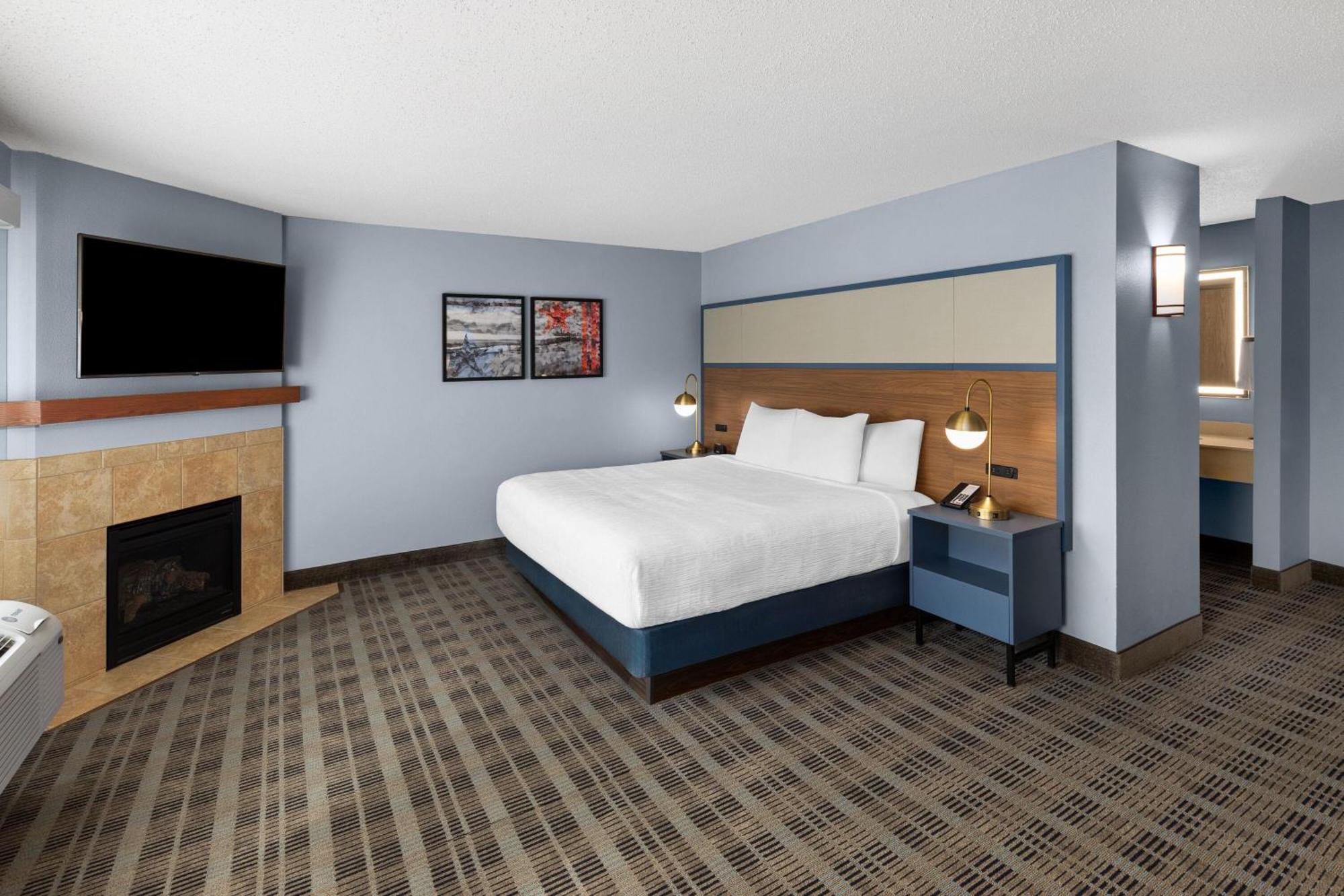 Premier King Studio Suite Jetted Tub Non-Smoking