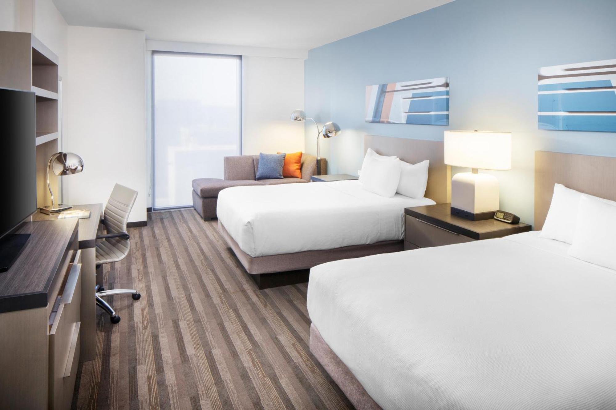 Den Guestroom Two Queen Beds
