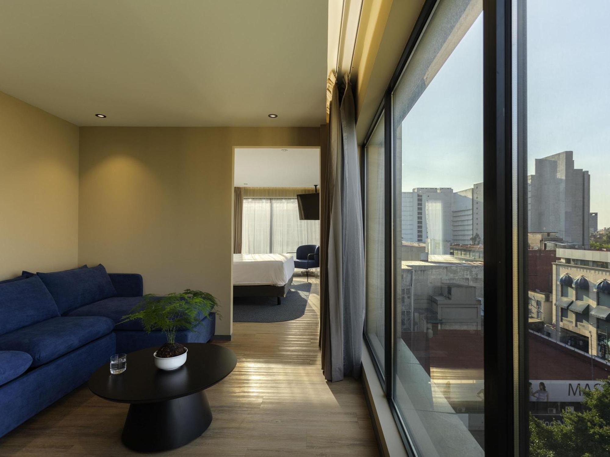 Executive Suite One King