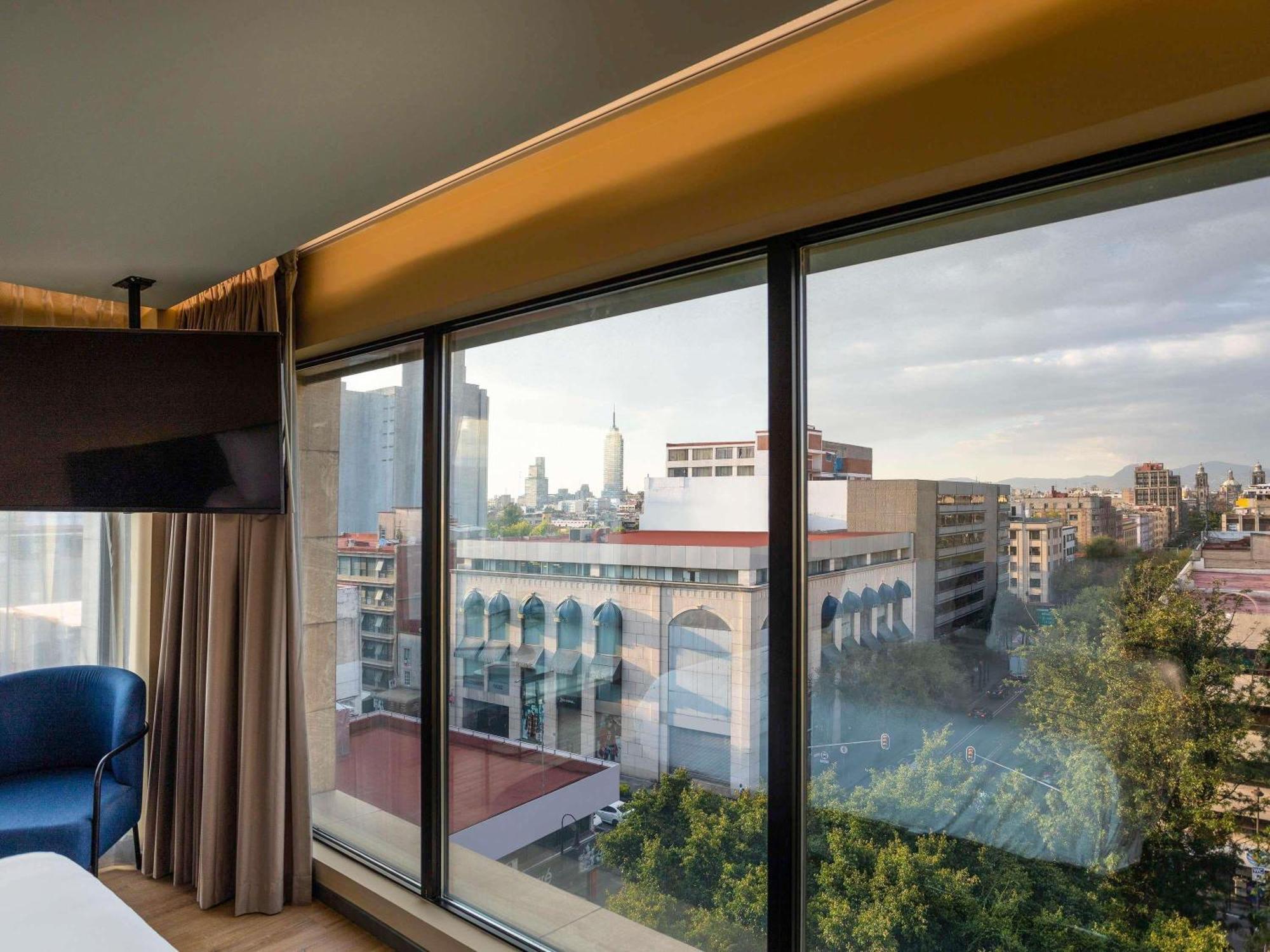 Executive Suite One King