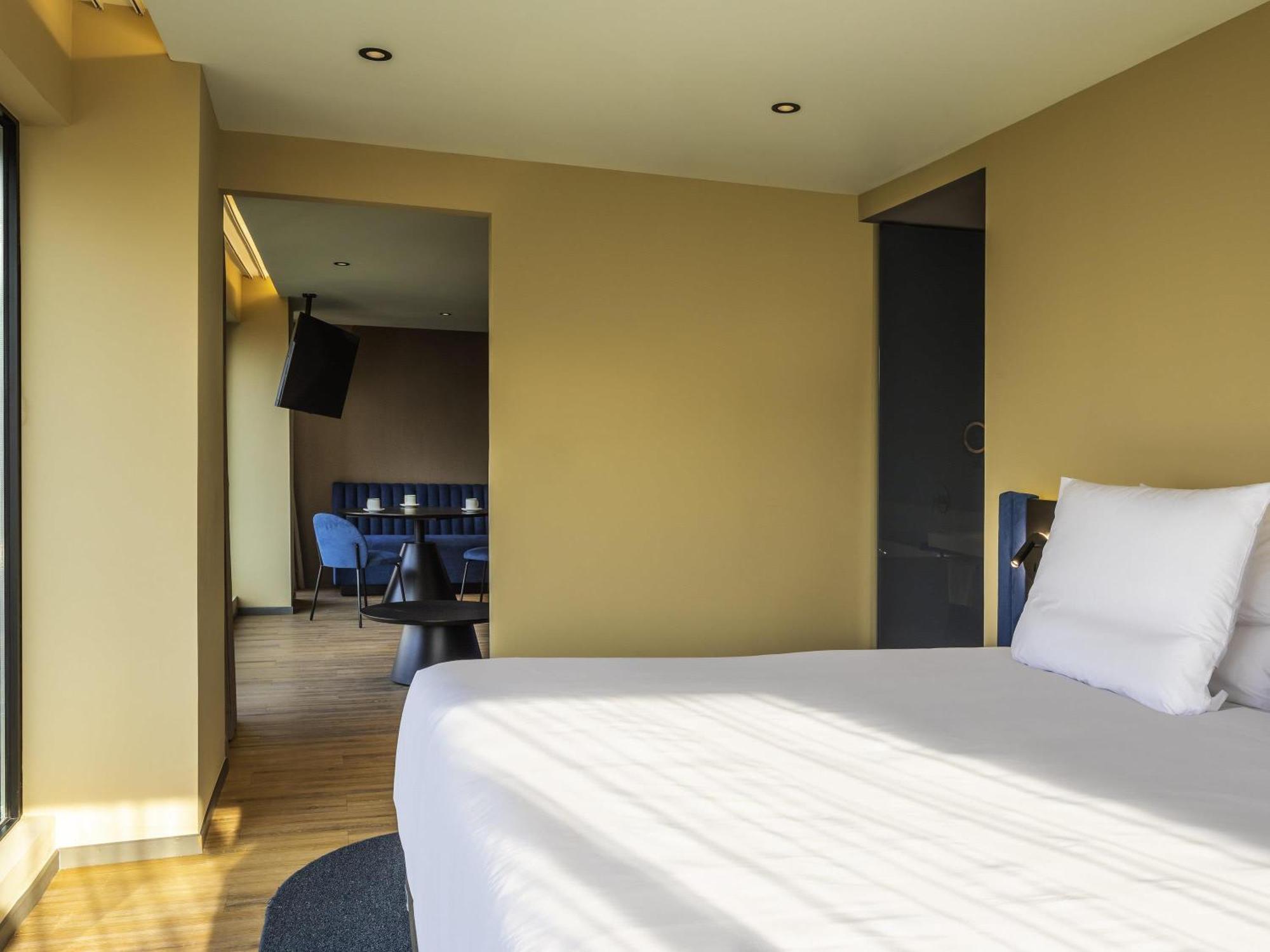 Executive Suite One King
