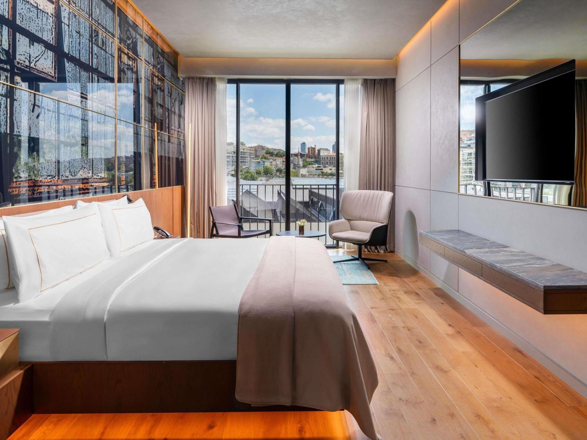 One-Bedroom Premium Suite Partial Sea View Balcony Nickelodeon Play Access