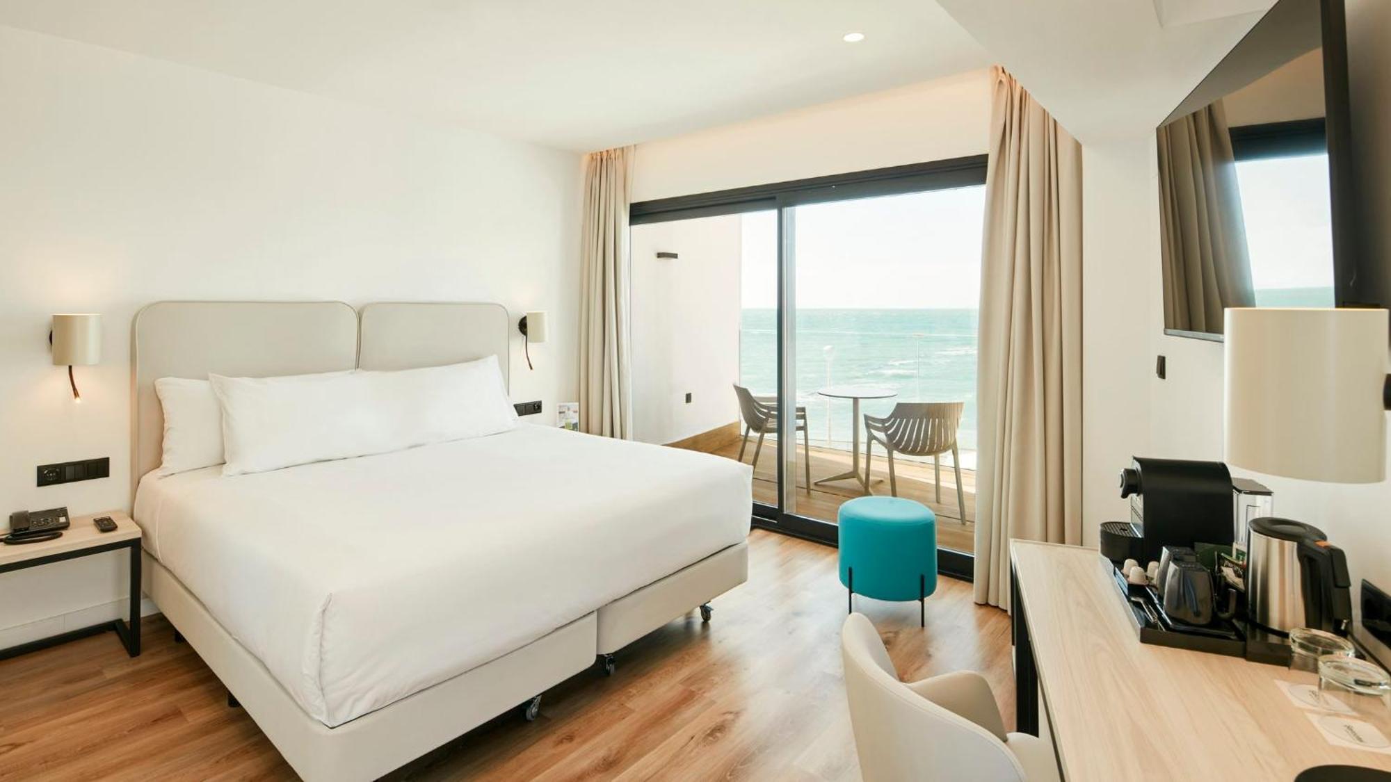 Habitación Superior Premium con vistas laterales al mar