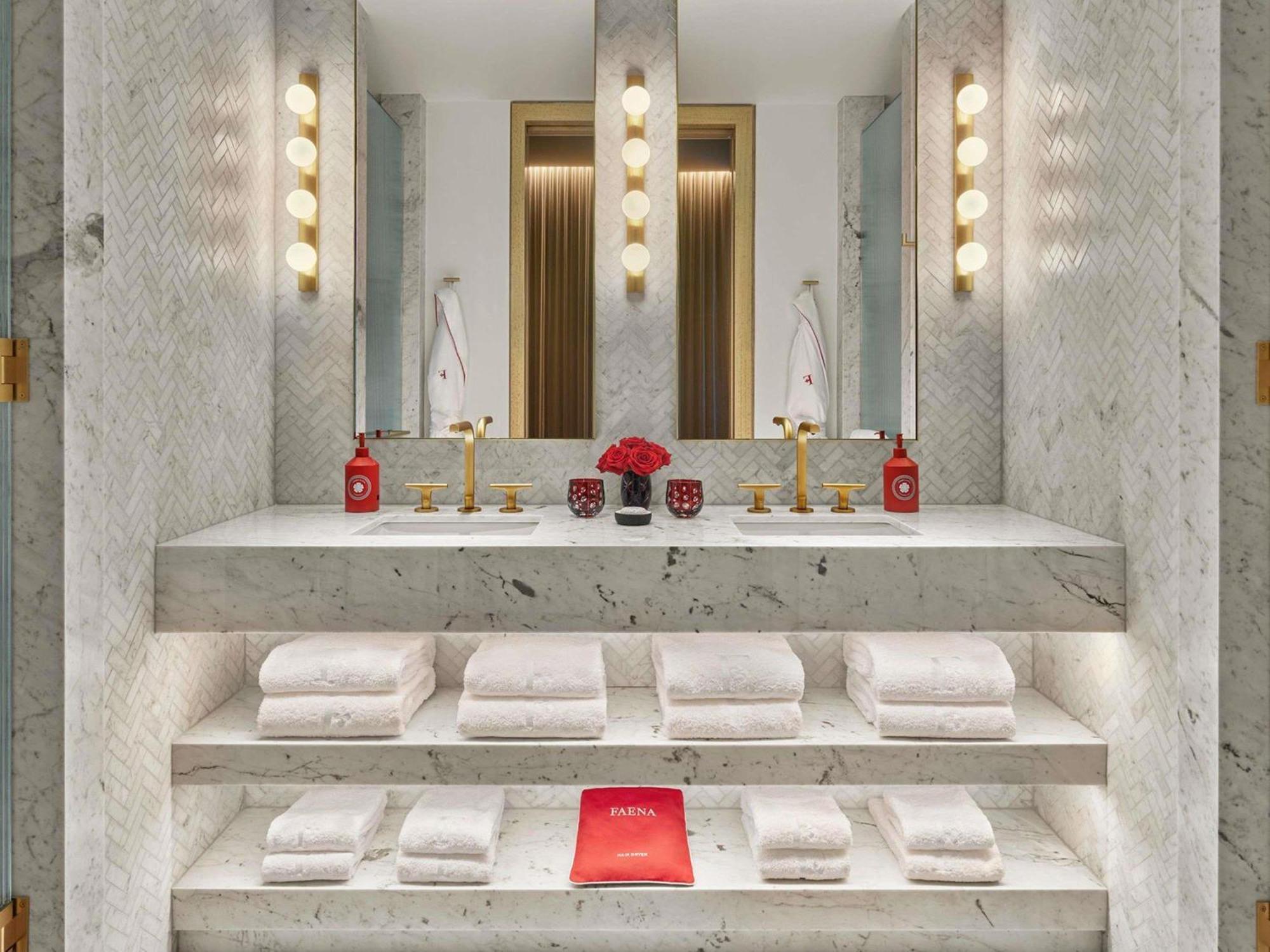 Signature King Room Hearing Accessible