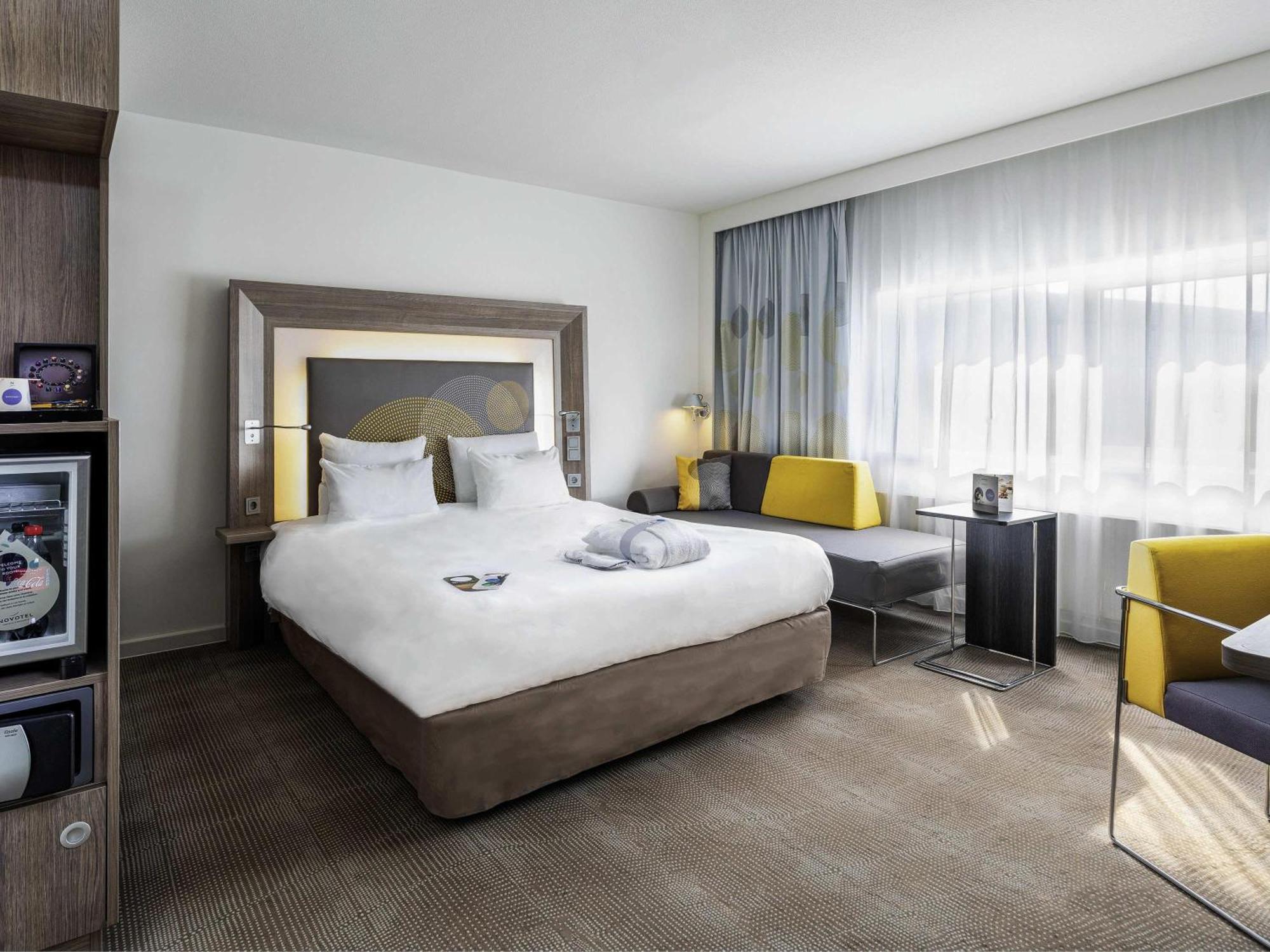 Executive Room Double Bed Sofa