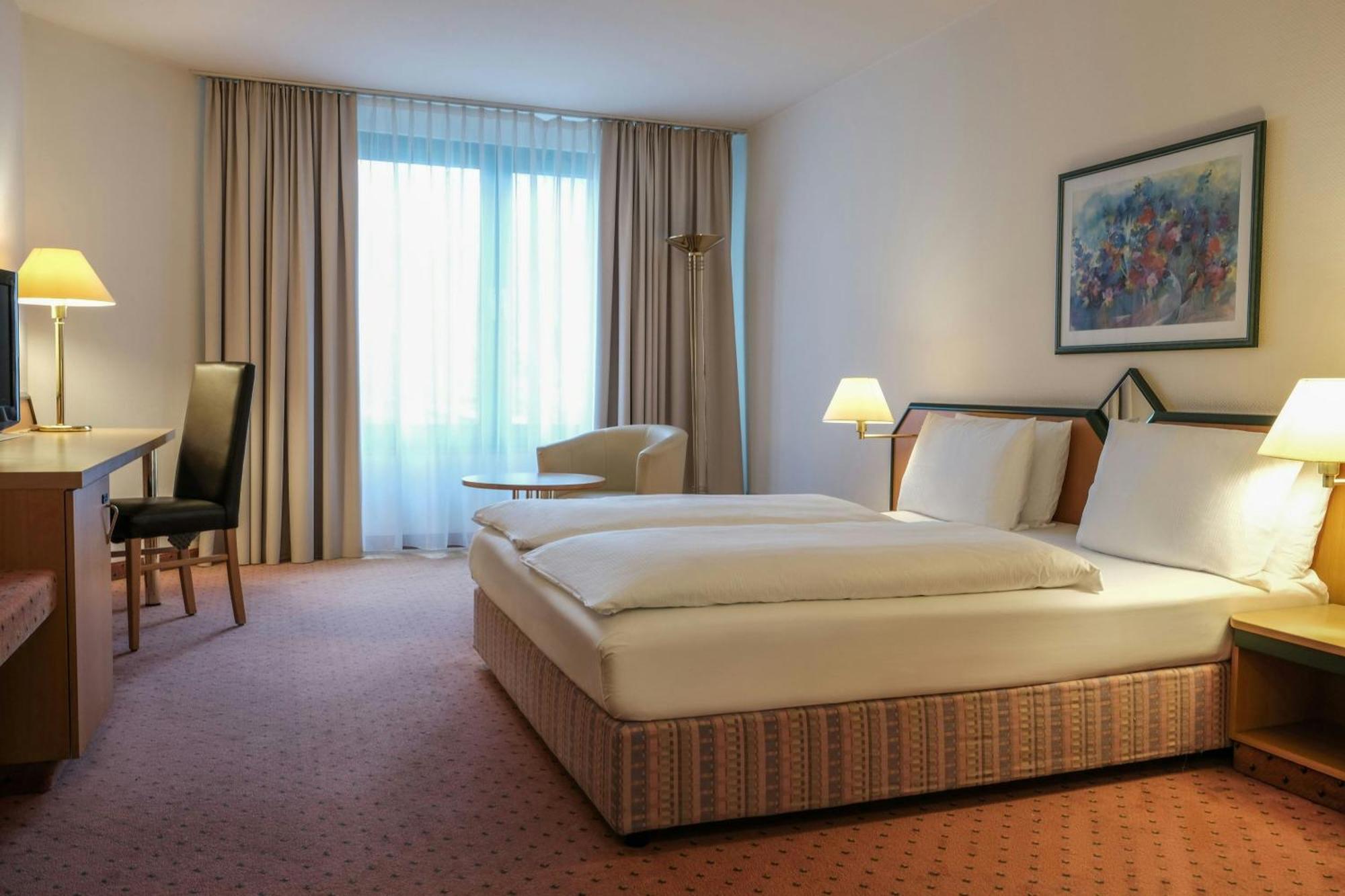 Standard Queen Room