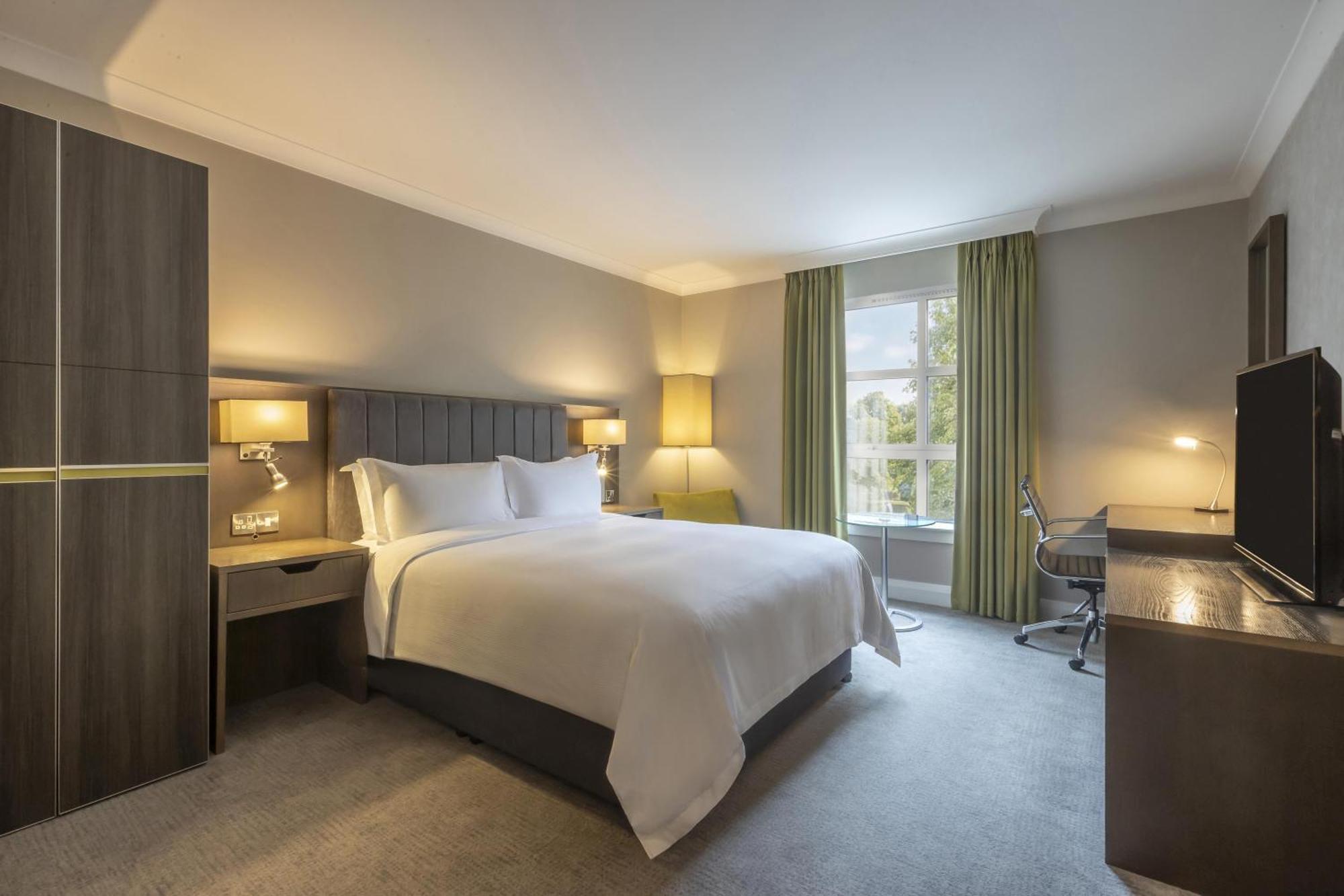 Standard Queen Room
