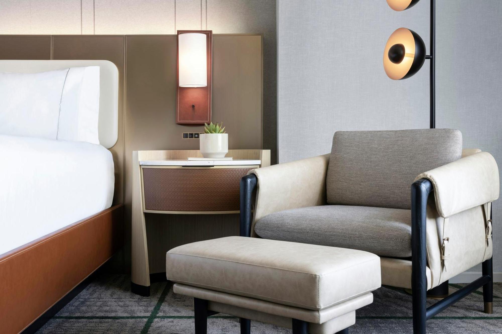 Deluxe Room King Bed City View