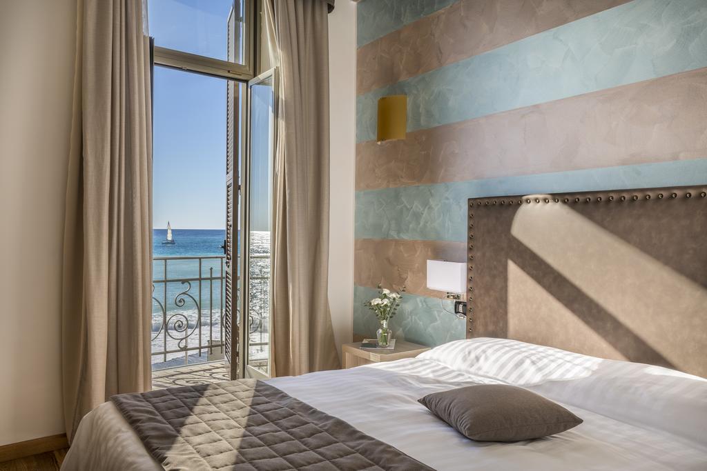 Double or Twin Room Sea View