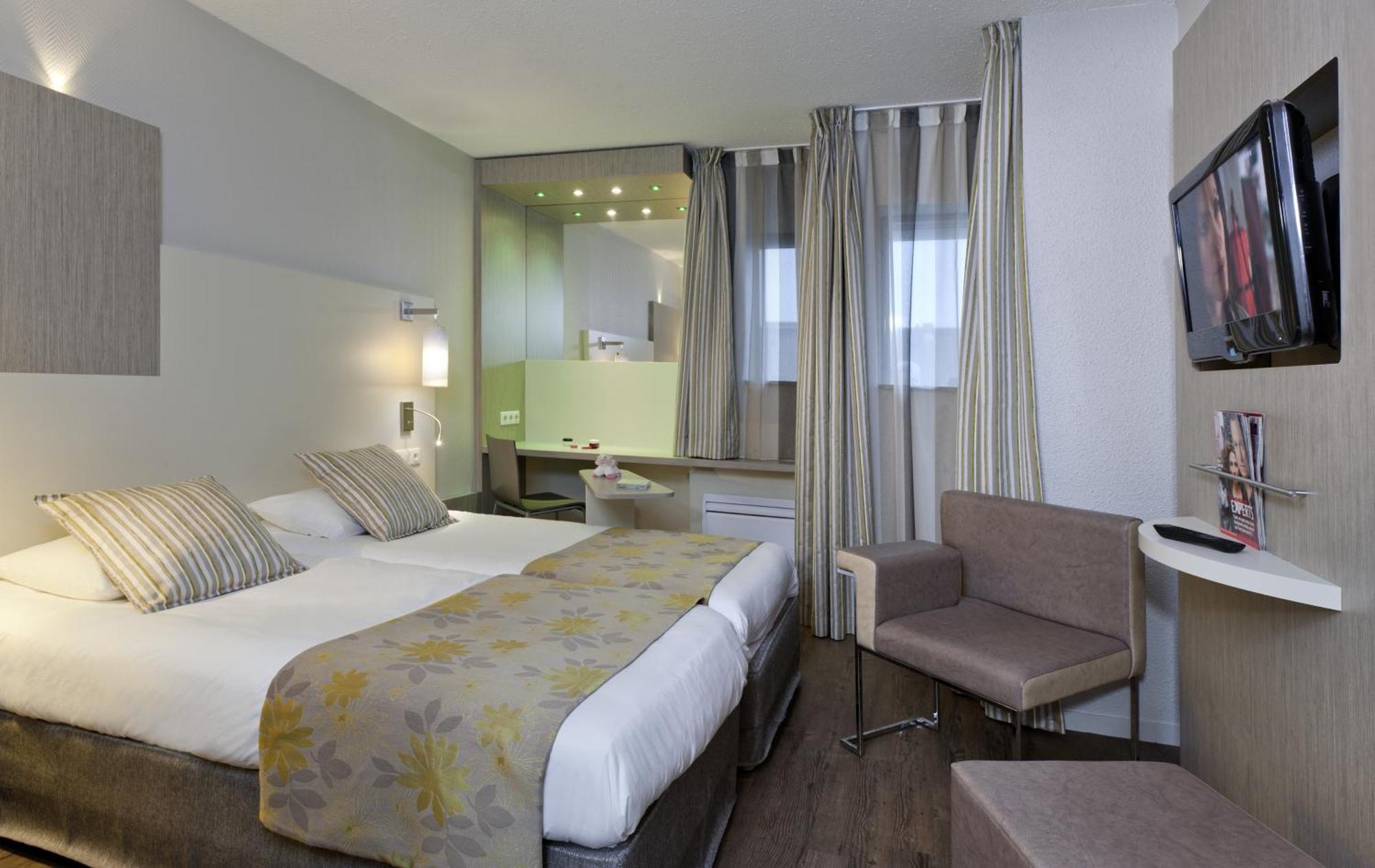 Room Twin Beds