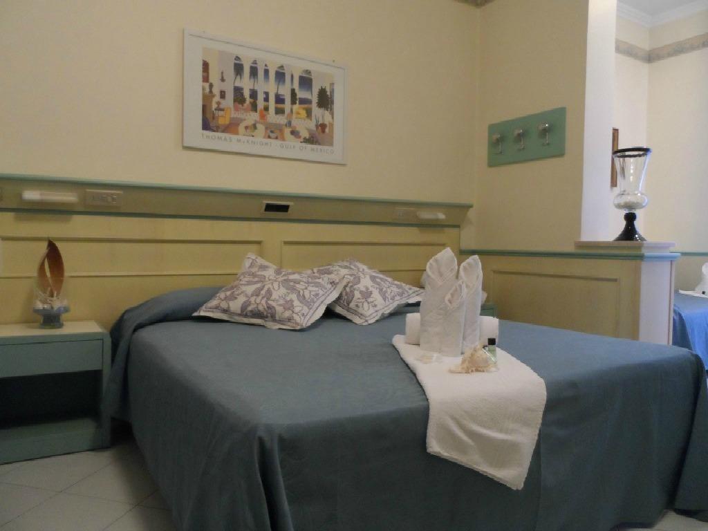 Ampia Camera Matrimoniale/Doppia con Letti Singoli