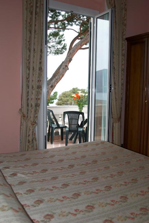 Camera Matrimoniale/Doppia con Letti Singoli con Balcone e Vista Mare