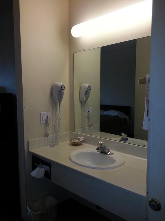 Chambre Lit King-Size - Accessible aux Personnes à Mobilité Réduite - Non-Fumeurs