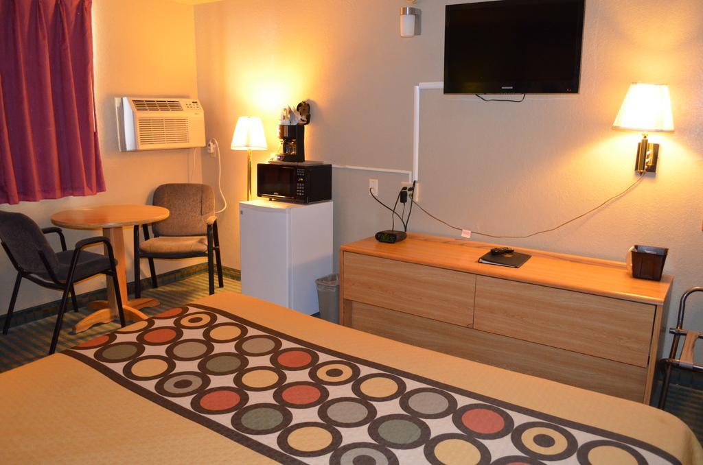 Queen Room - Non-Smoking
