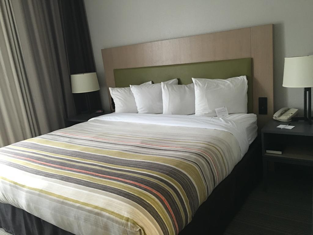 King Room - Non-Smoking