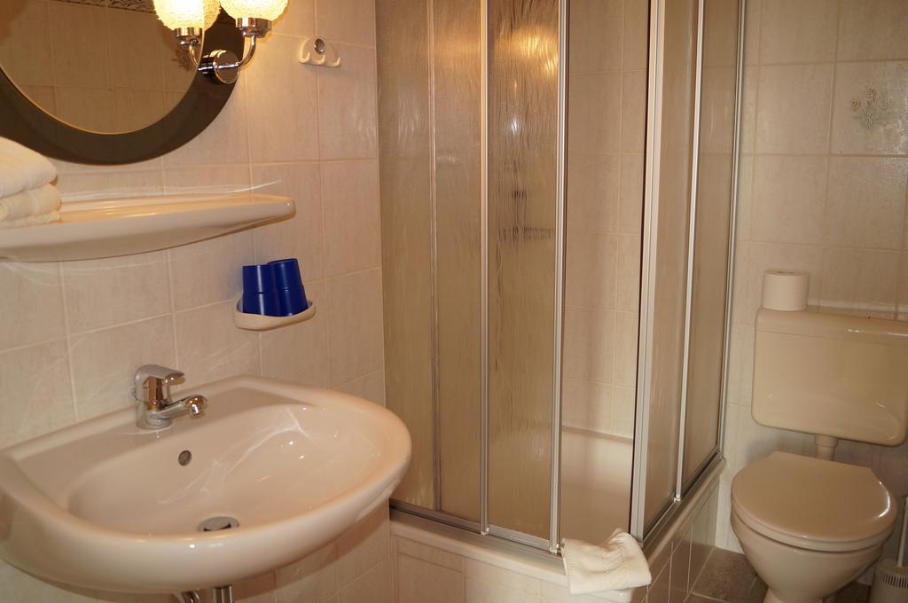 Einzelzimmer mit Dusche