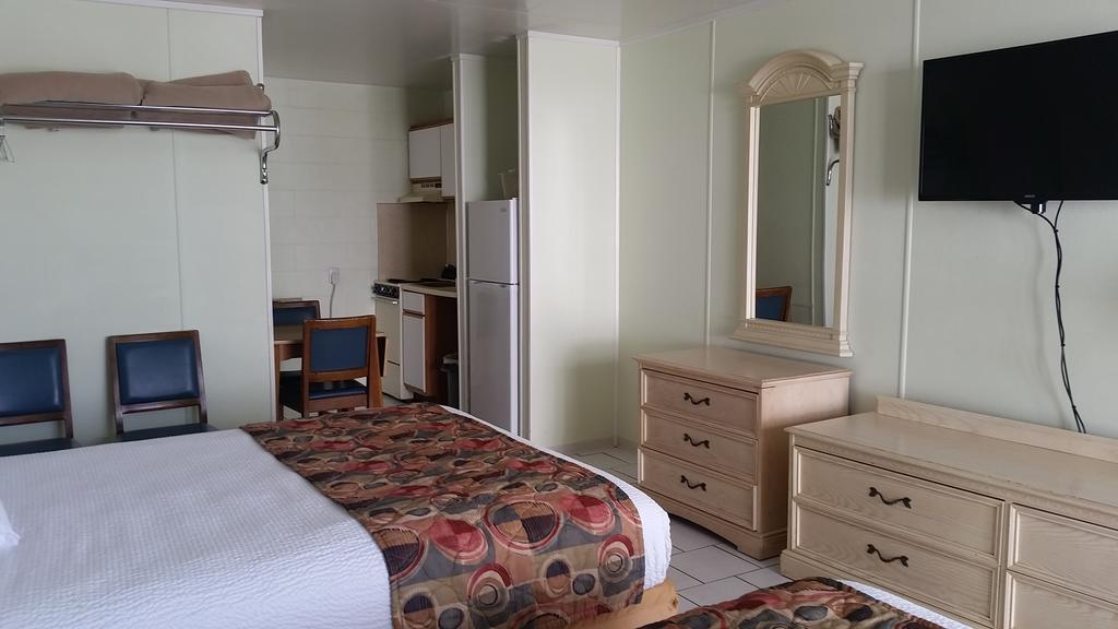 Deluxe Queen Room Two Queen Beds Pool View