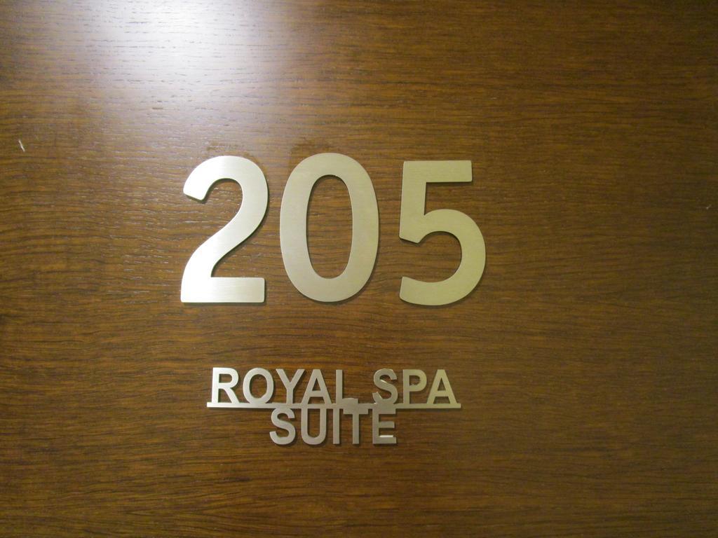 Royal Suite,1246853290:JPEG