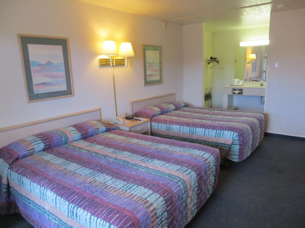 Queen Room Two Queen Beds