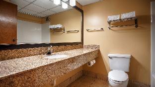 Queen Room with Two Queen Beds and Roll-In Shower - Mobility Access/Non-Smoking