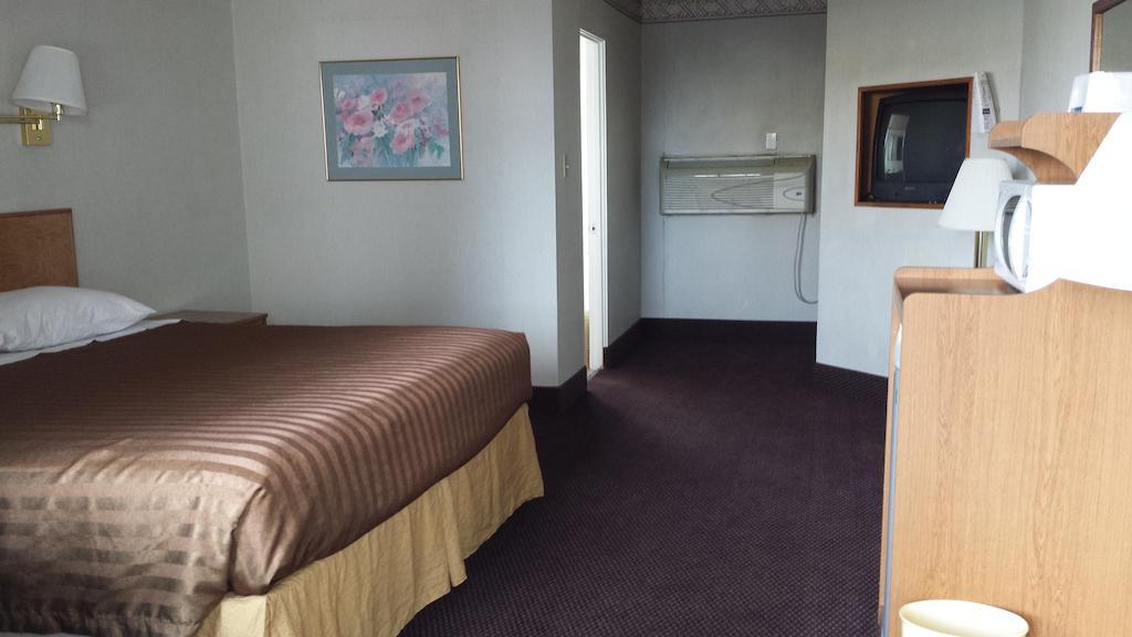 1 King Bed Standard Room Non-Smoking