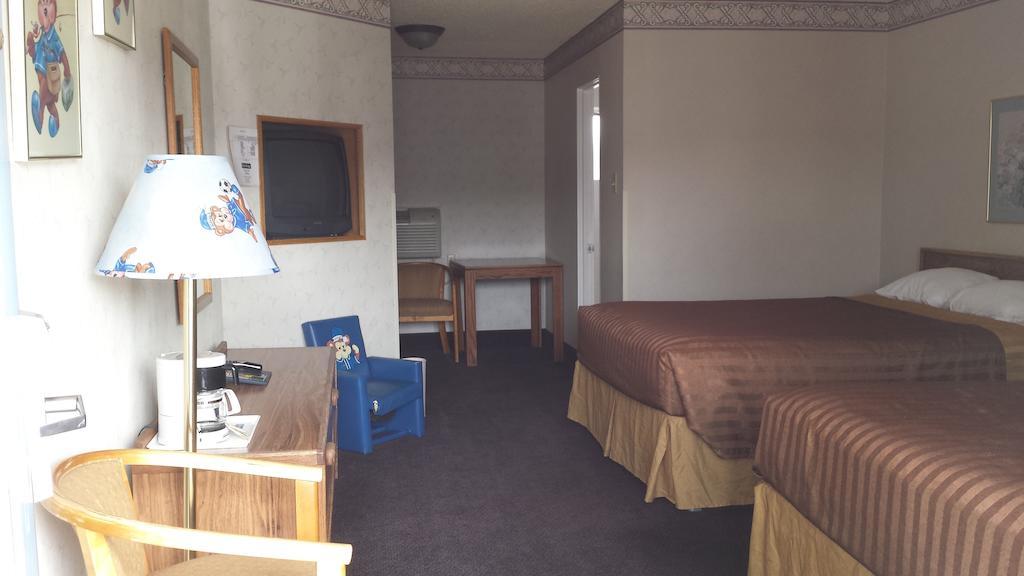 2 Queen Beds Standard Room Non-Smoking