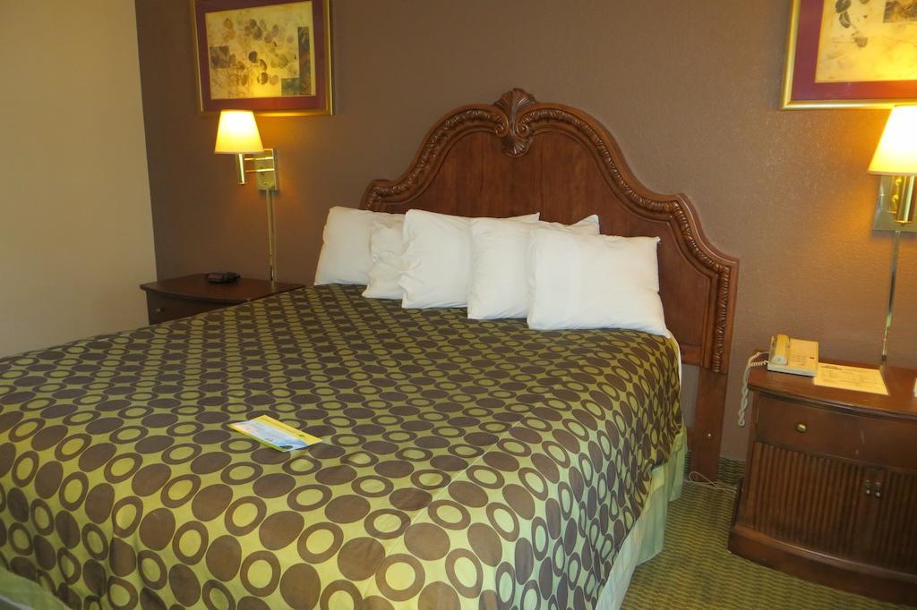 Deluxe King Room Smoking