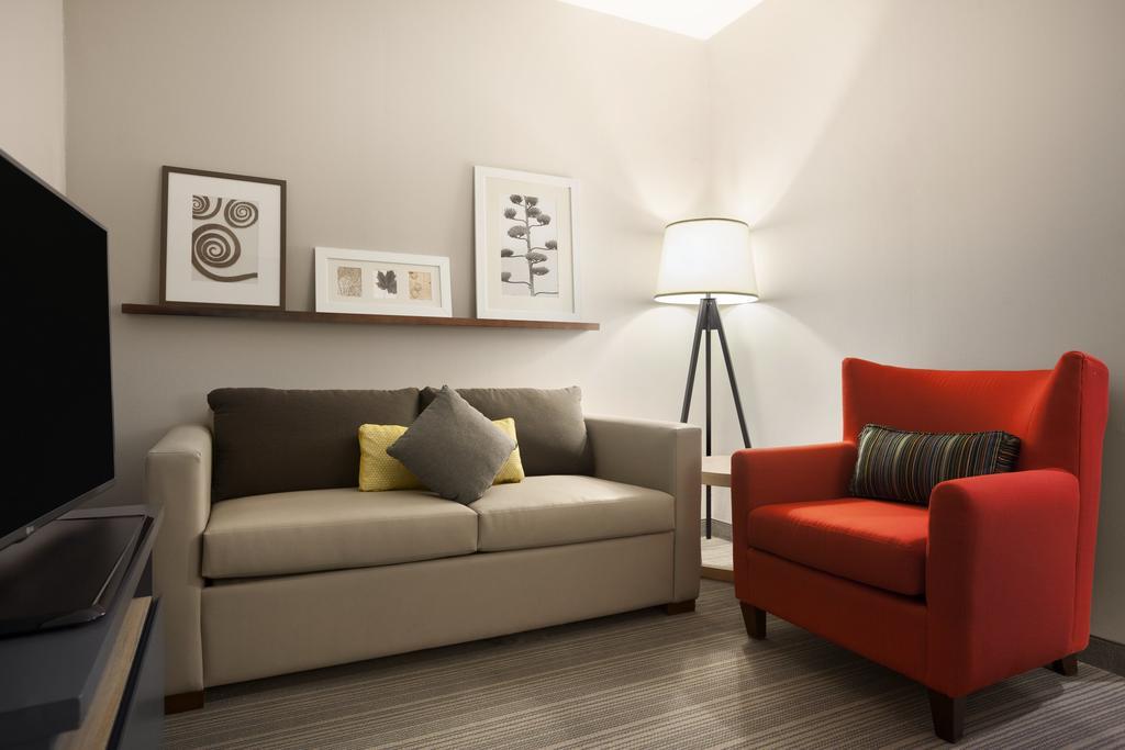 One-Bedroom Queen Suite Non-Smoking