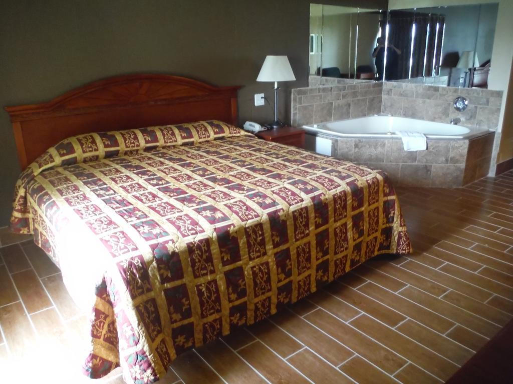 King Room with Spa Bath
