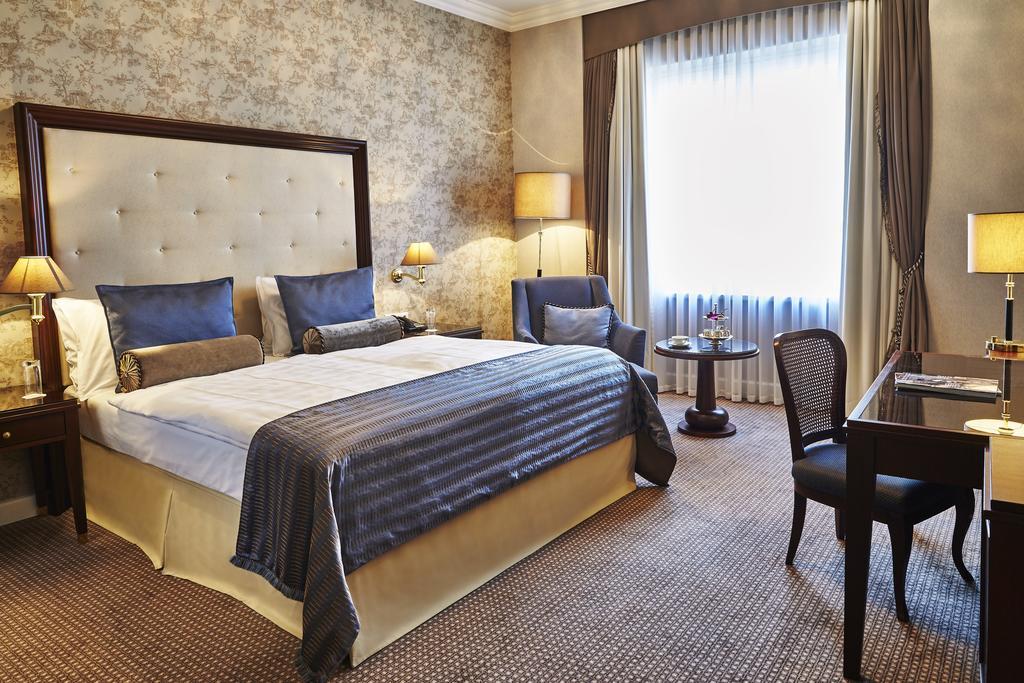 Superior Zimmer mit Kingsize-Bett