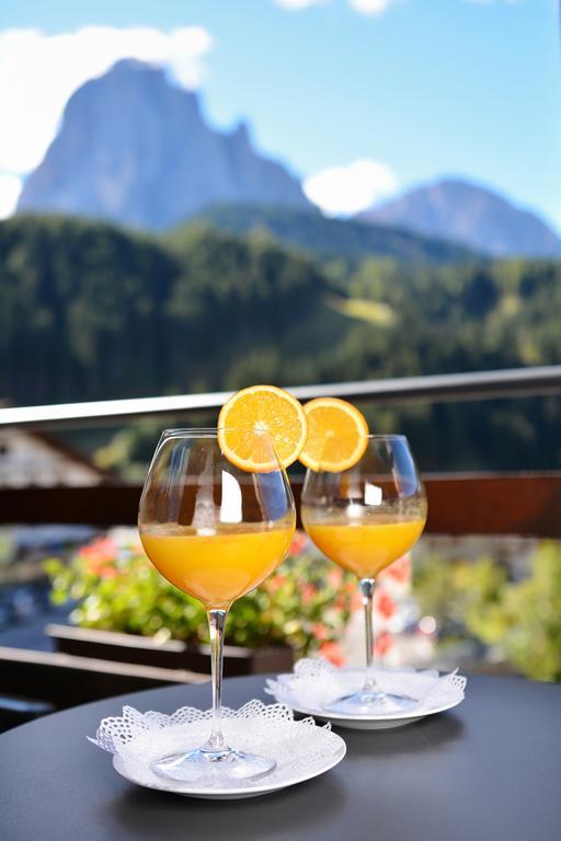 Alpina Doppelzimmer mit Balkon mit Bergblick