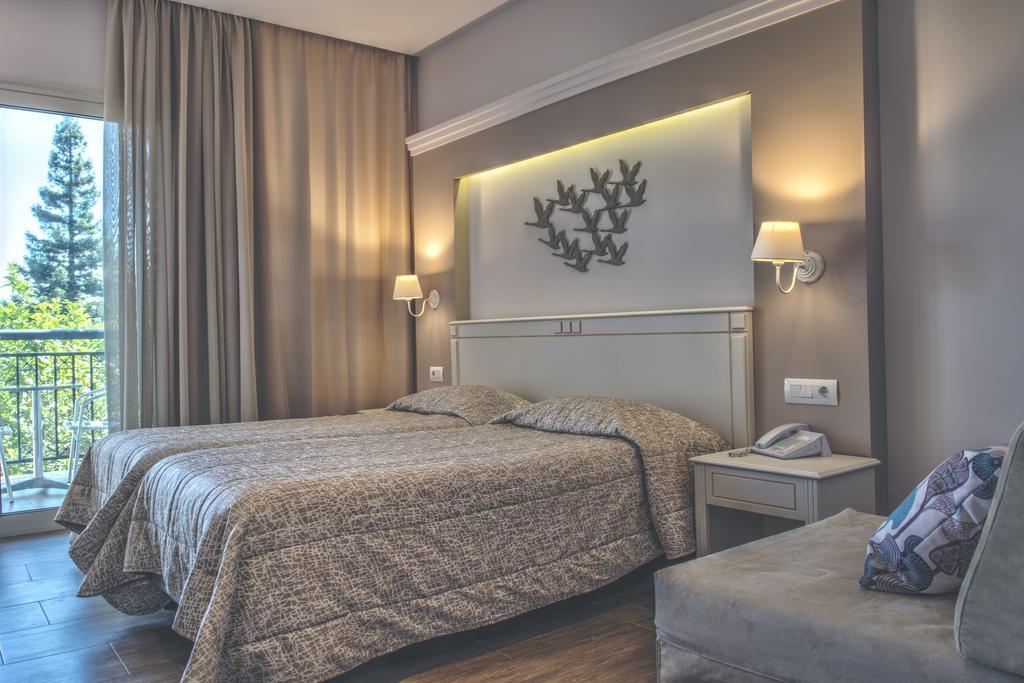 Superior Double or Twin Room Garden View