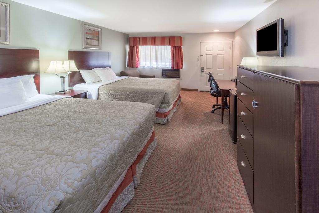 Queen Room Two Queen Beds