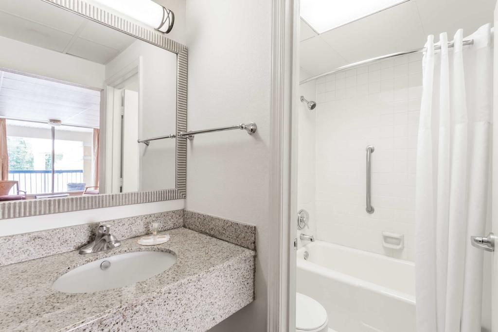 Double Room with Two Double Beds - Smoking