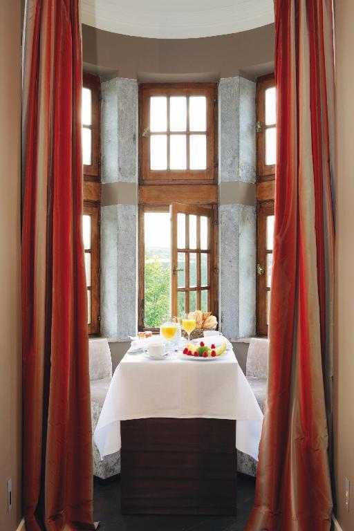 Royal Suite,110638149:JPEG