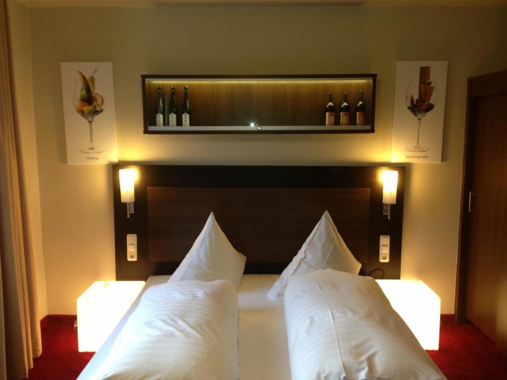 Zimmer mit Kingsize-Bett