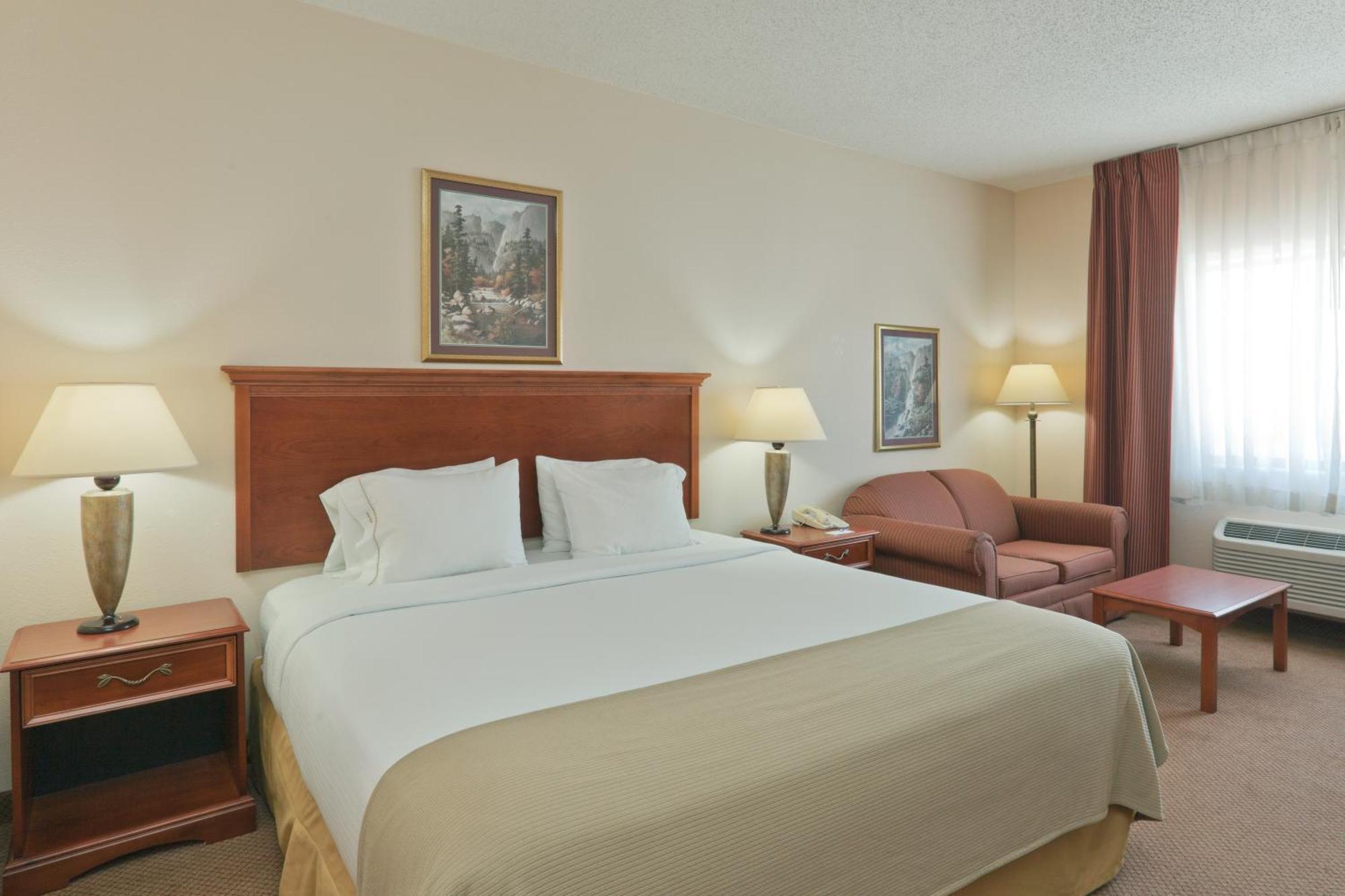 Deluxe King Room - Non-Smoking