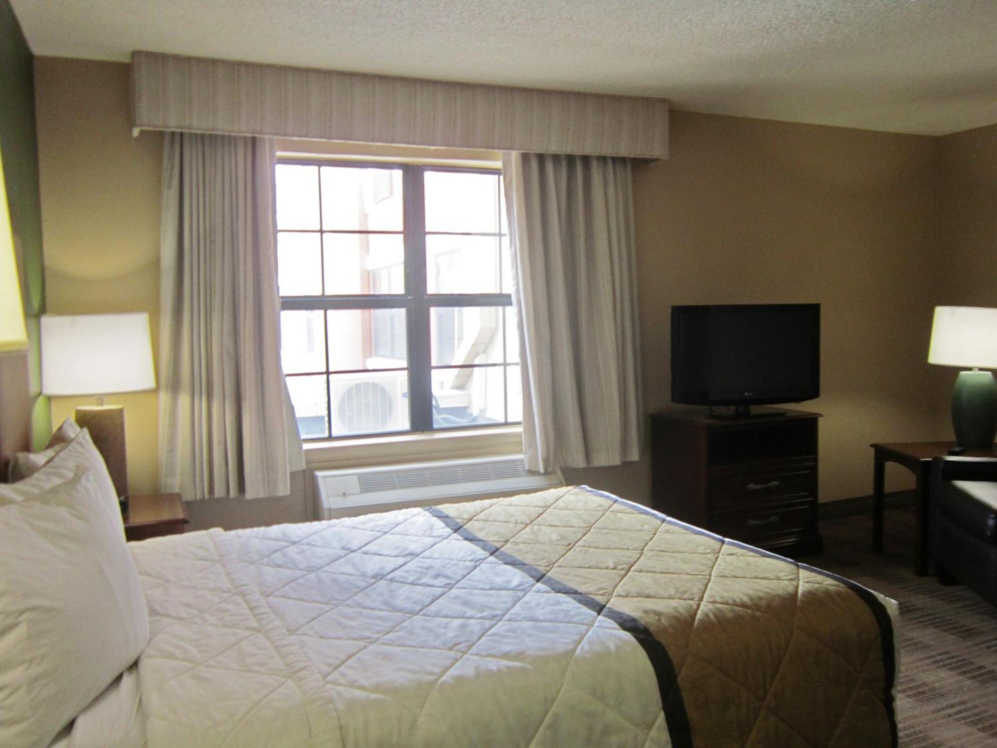 Queen studio with 1 Queen Bed - Disability Access/Non-Smoking