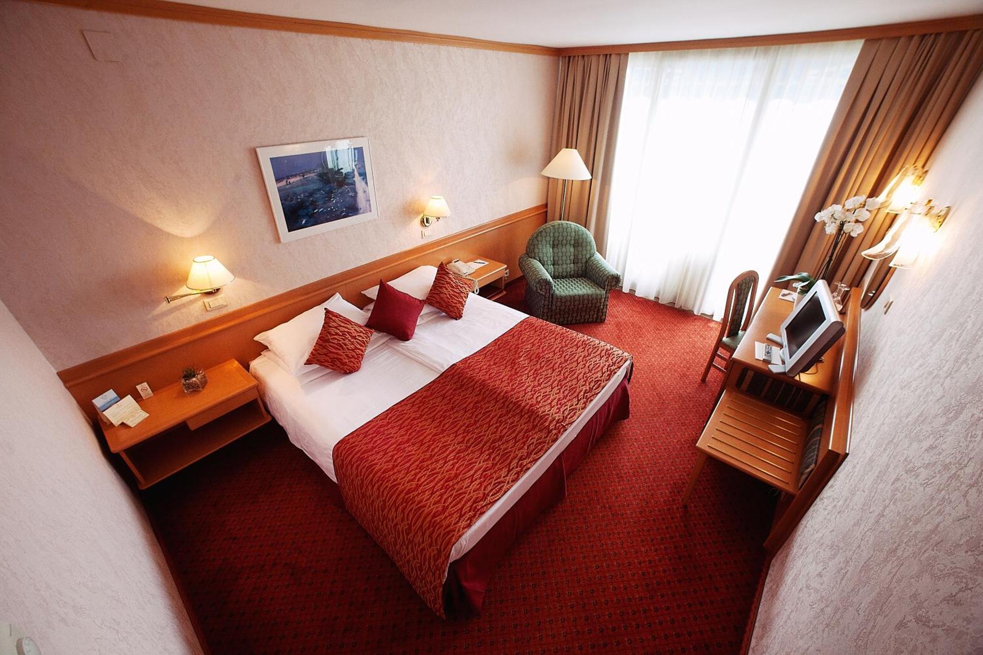 Junior Family Suite with Sea View and Balcony