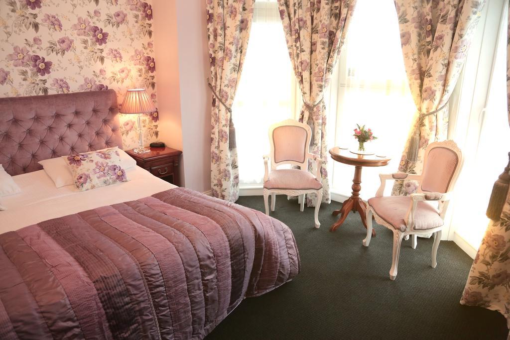 Standard Double or Twin Room Corner Sea View