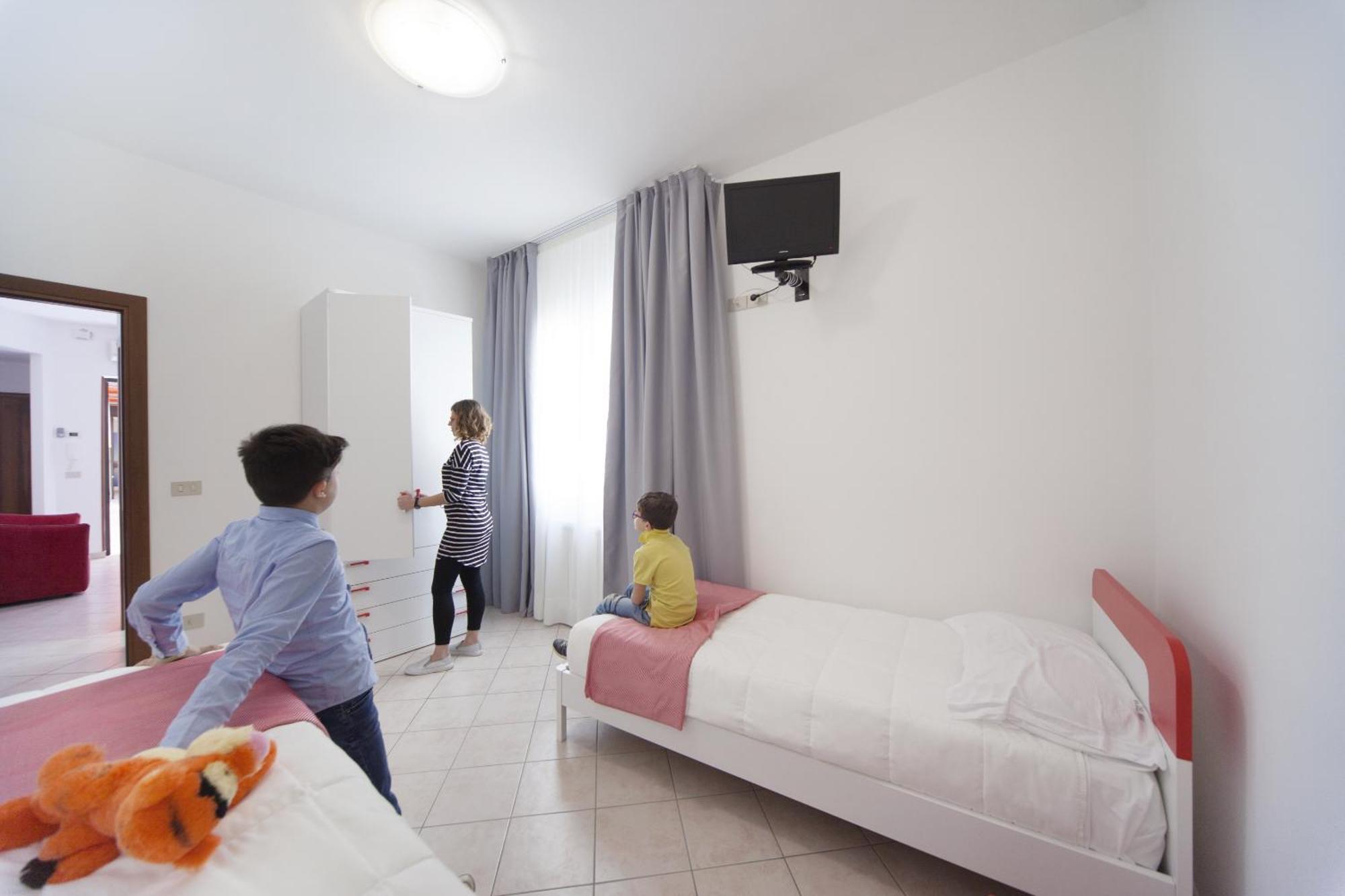 Two-Bedroom Apartment,319288717:JPEG