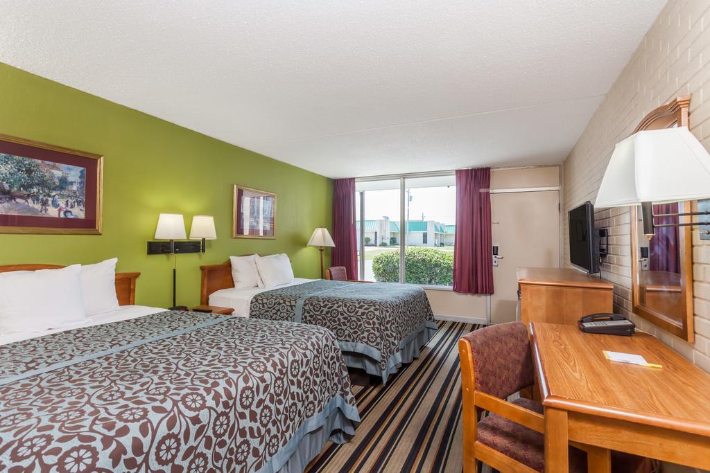 Queen Room with Two Queen Beds  Smoking