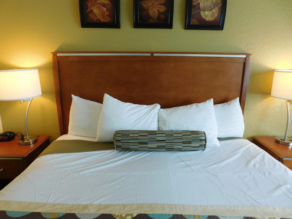 Queen Room Two Queen Beds Fireplace