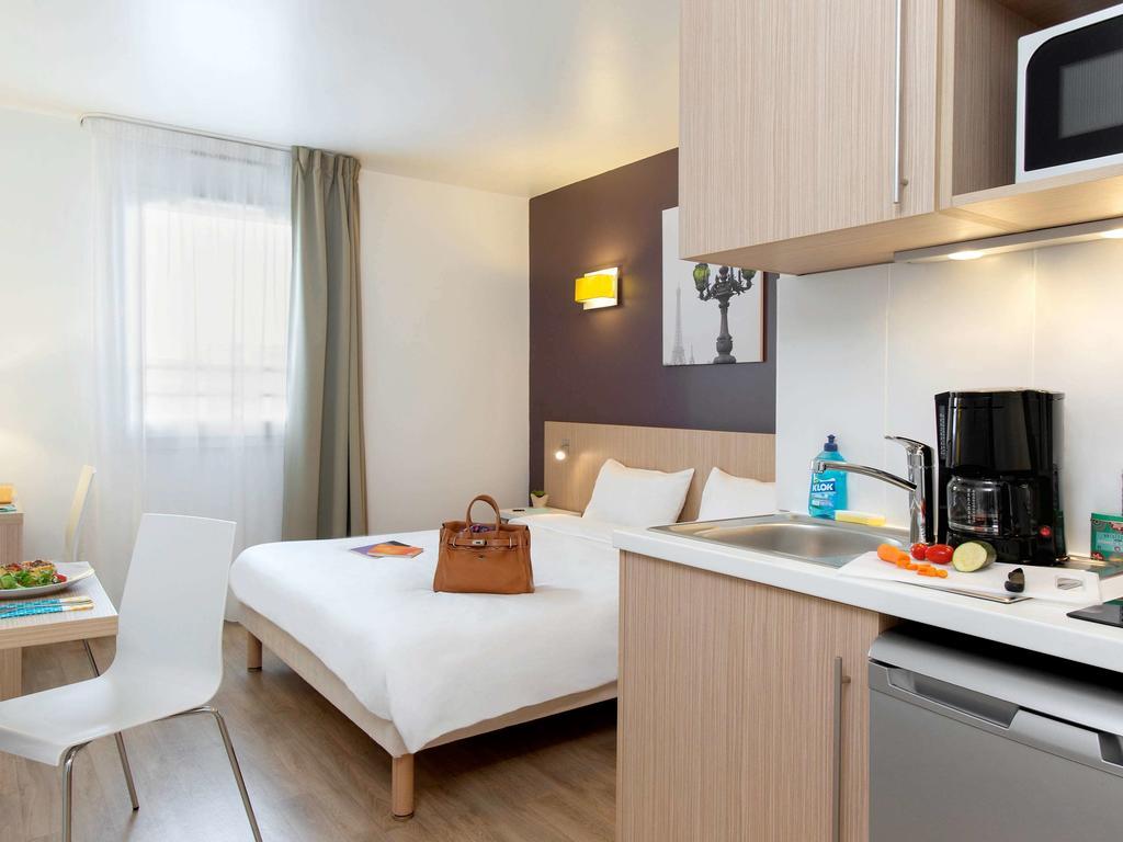 Large Studio with 1 Double Bed (2 Adults)