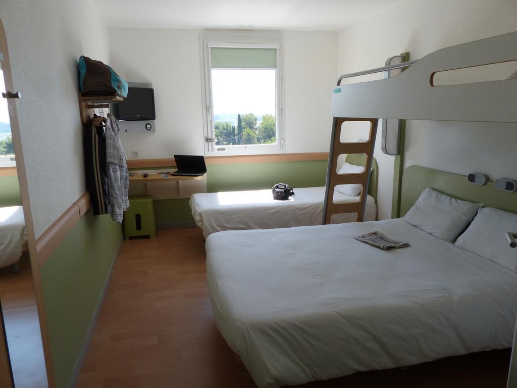 Family Room,1227436838:JPEG