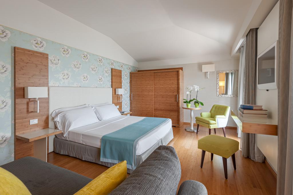 King Room Prestige Lake View,705329470:JPEG