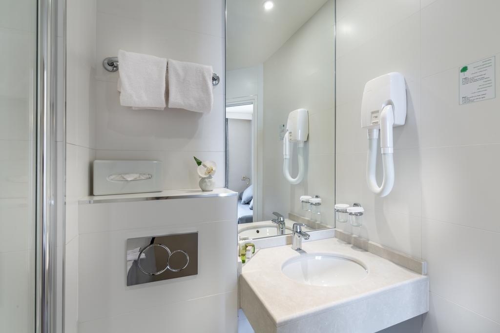 Triple Room,328087375:JPEG