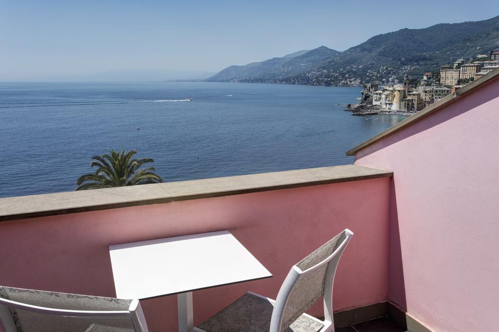 Double Room with Balcony and Sea View