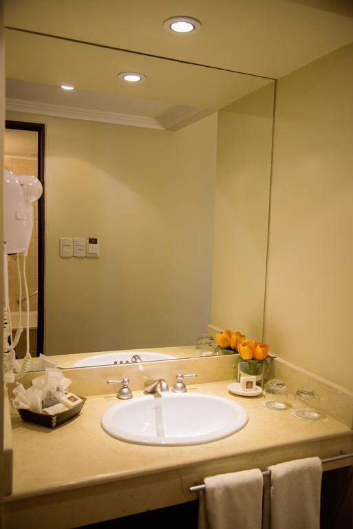 Quarto Família (2 Adultos + 2 Crianças)